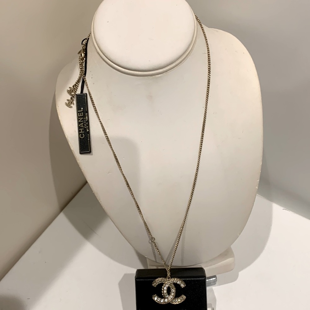 ❌SOLD ❌RARE Authentic CHANEL Camellia CC Crystal Silver Flower Pendant Necklace